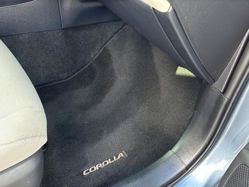 Used 2022 Toyota Corolla LE image 39