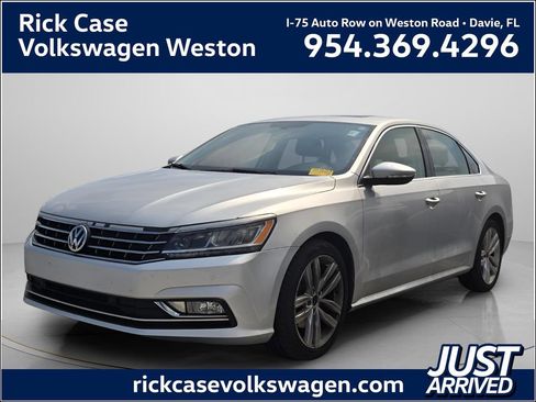 Used 2018 Volkswagen Passat 2.0T SE FWD image 1