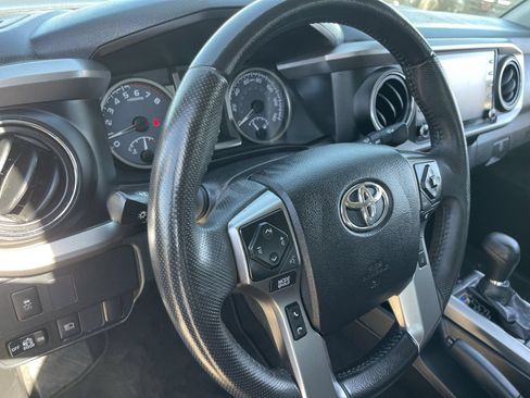 Used 2021 Toyota Tacoma SR5 RWD image 23