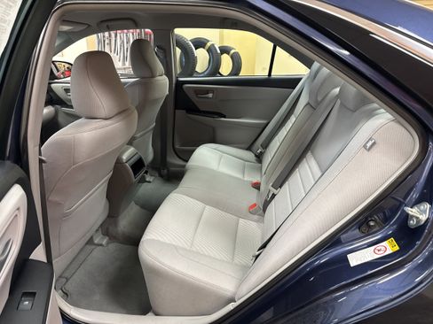 Used 2015 Toyota Camry LE image 8