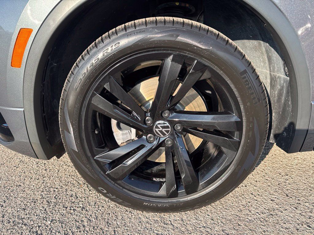 Certified 2023 Volkswagen Tiguan SE R-Line FWD image 12