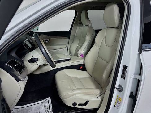 Used 2024 Volvo XC90 B6 Plus AWD/4WD image 11