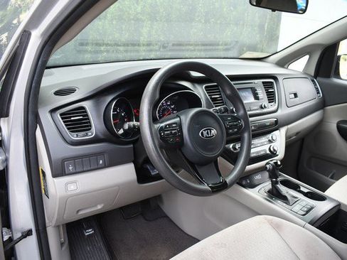 Used 2016 Kia Sedona LX w/ LX Convenience Package FWD image 14