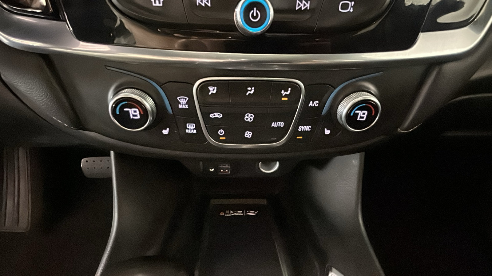 Used 2023 Chevrolet Traverse LT w/ LT Premium Package AWD/4WD image 27