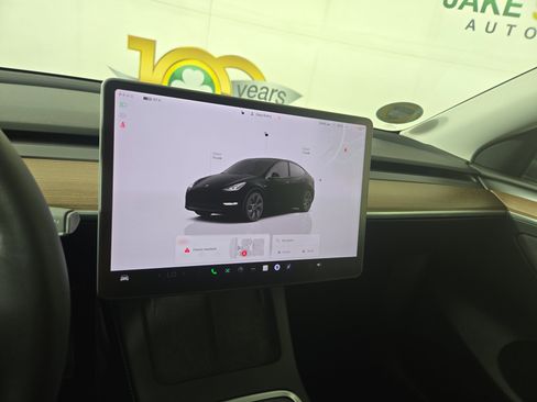 Used 2024 Tesla Model Y Long Range AWD/4WD image 22