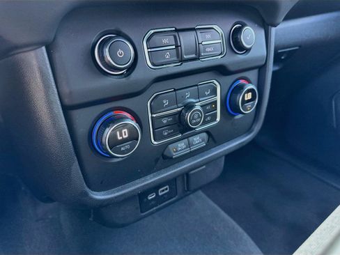 Used 2021 Chevrolet Tahoe 2WD w/ Remote Keyless Entry Package image 21