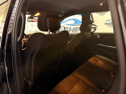 Used 2019 Jeep Grand Cherokee Laredo image 17