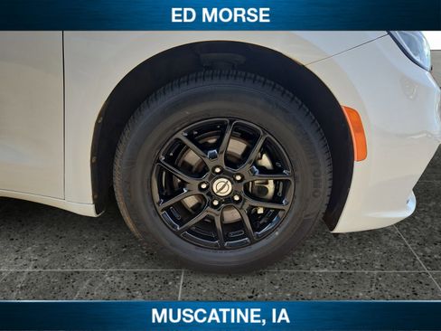 Used 2022 Chrysler Pacifica Touring-L FWD image 12