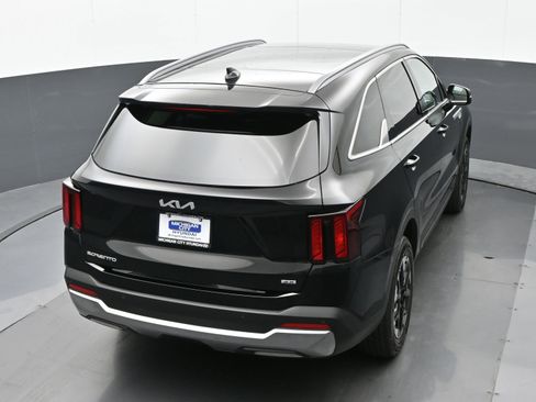 Used 2024 Kia Sorento S w/ Panoramic Sunroof Package image 38