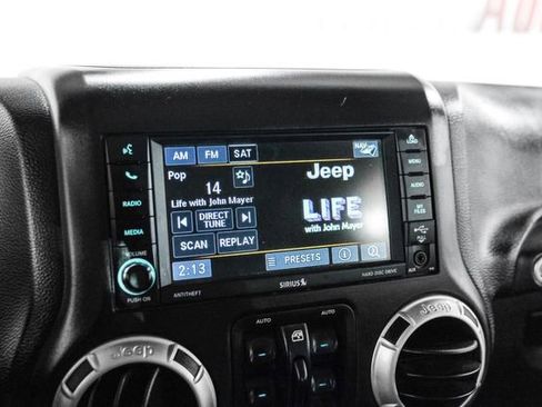 Used 2016 Jeep Wrangler Unlimited Rubicon image 25