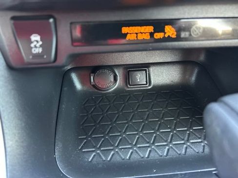 Used 2021 Toyota RAV4 XLE FWD image 16