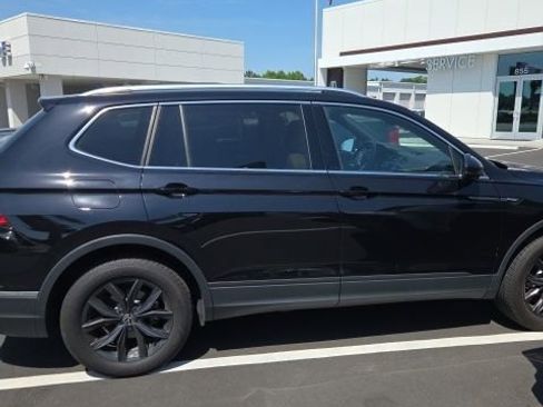 Used 2024 Volkswagen Tiguan SE image 2