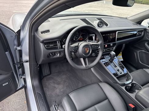 Certified 2026 Porsche Macan AWD/4WD image 4