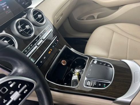 Used 2021 Mercedes-Benz GLC 300 4MATIC image 20