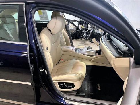 Used 2019 Kia K900 Luxury image 11