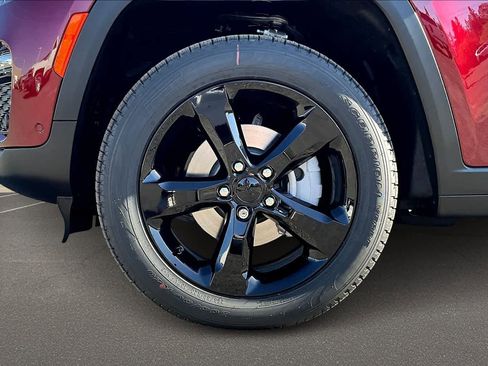 New 2025 Jeep Grand Cherokee Limited w/ Luxury Tech Group II image 8