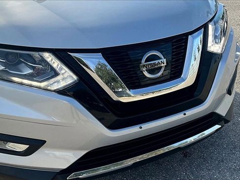 Used 2017 Nissan Rogue SL w/ SL Premium Package image 11