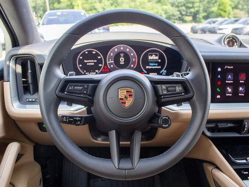 Used 2025 Porsche Cayenne Base w/ Premium Package Plus image 14