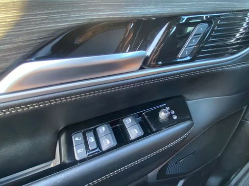 Used 2024 Jeep Wagoneer L Series II w/ Flexible Seating Group RWD image 19