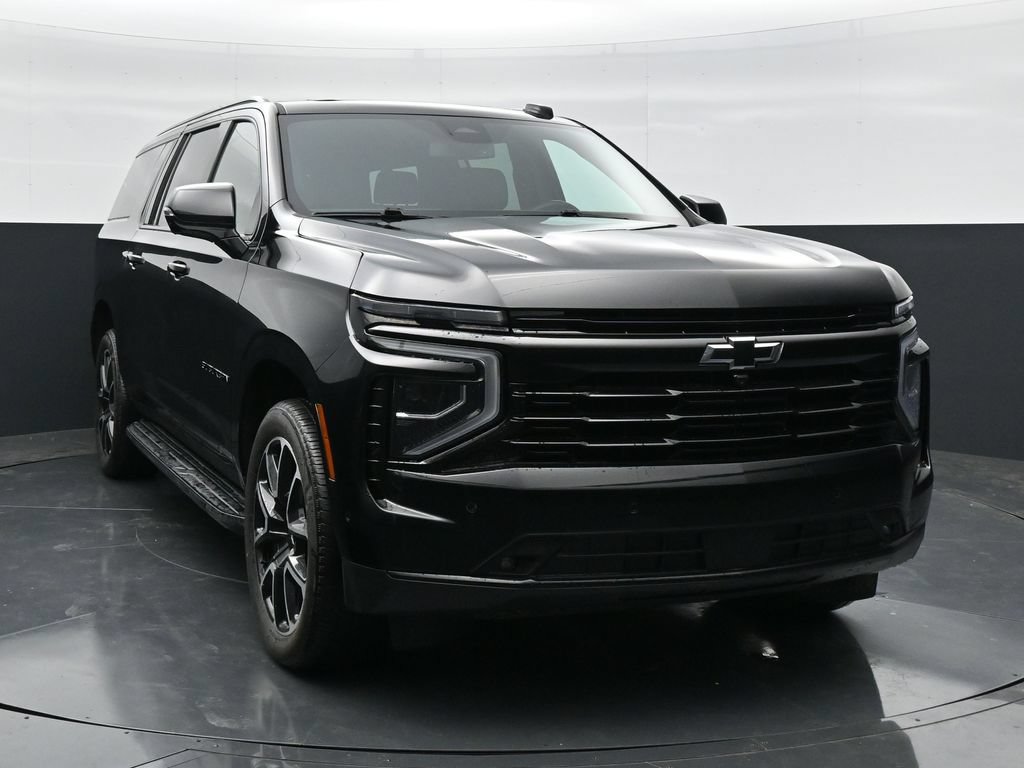 Used 2025 Chevrolet Suburban RST w/ Comfort Package AWD/4WD image 3