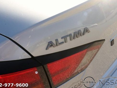 Used 2024 Nissan Altima 2.5 SV image 9