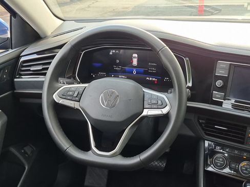 Used 2024 Volkswagen Jetta SE FWD image 11