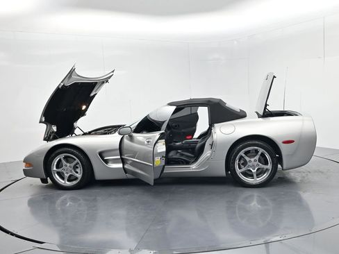 Used 2004 Chevrolet Corvette Convertible w/ Preferred Equipment Group RWD image 62
