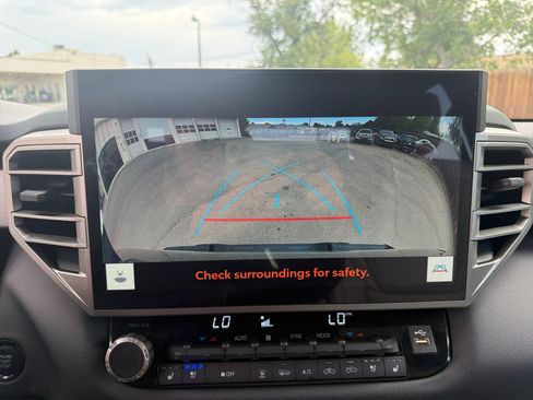 Used 2025 Toyota Tundra Limited AWD/4WD image 29