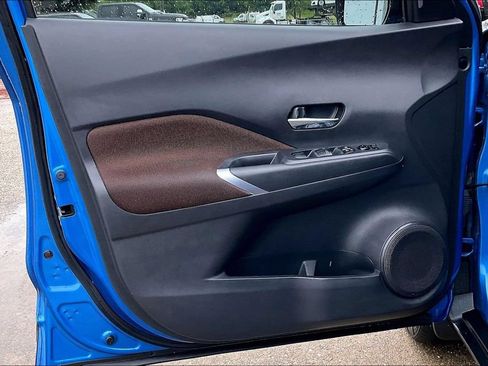 Used 2023 Nissan Kicks SR FWD image 17