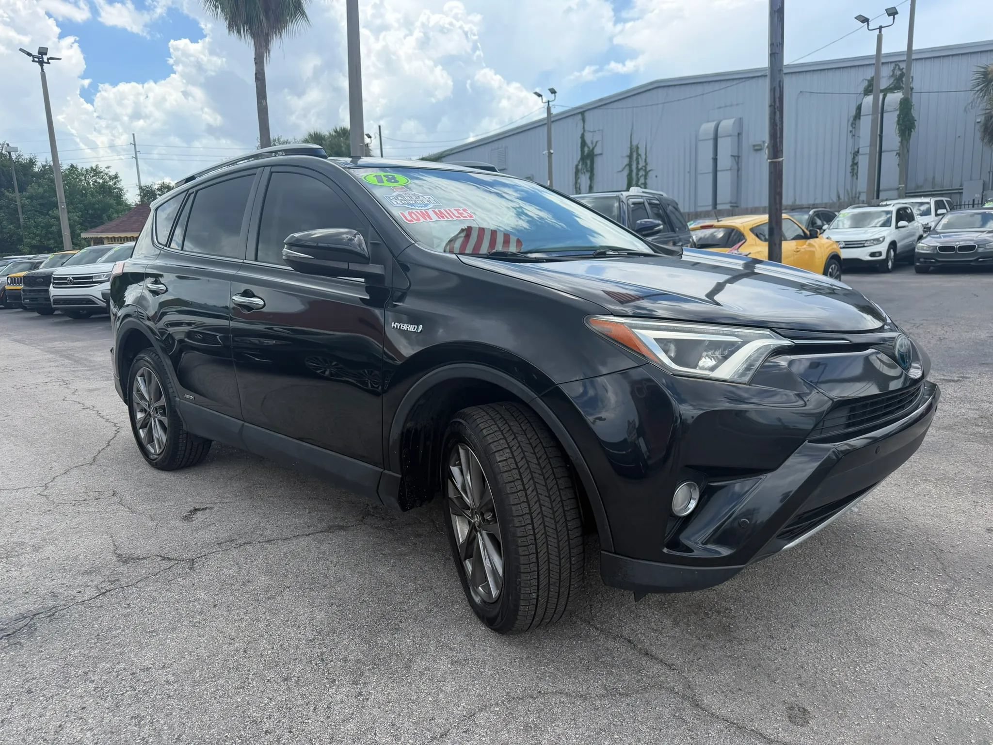 Used 2018 Toyota RAV4 Limited AWD/4WD image 3
