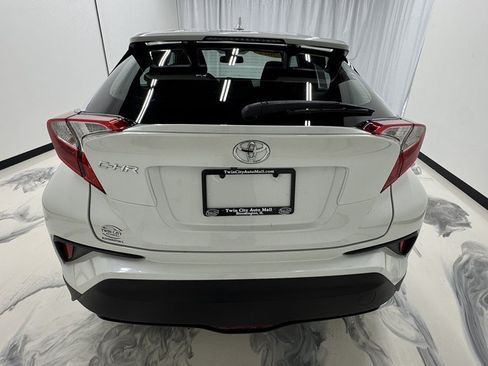 Used 2018 Toyota C-HR XLE FWD image 7