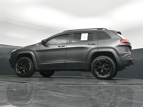 Used 2015 Jeep Cherokee Trailhawk w/ Comfort/Convenience Group AWD/4WD image 35