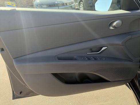 Certified 2024 Hyundai Elantra Blue FWD image 8