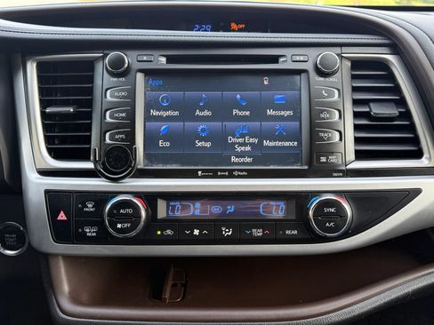 Used 2018 Toyota Highlander XLE AWD/4WD image 30
