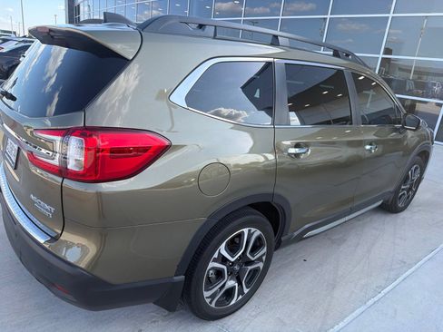 Used 2023 Subaru Ascent Touring AWD/4WD image 3