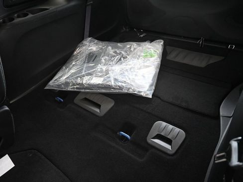 New 2027 Chrysler Pacifica Select FWD image 12