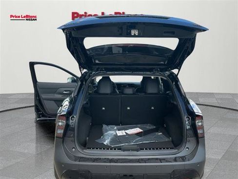 New 2025 Nissan Kicks SR w/ Illumination Package FWD image 23