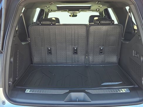 New 2026 Chevrolet Suburban High Country image 9