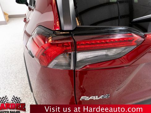 Used 2019 Toyota RAV4 LE AWD/4WD image 9