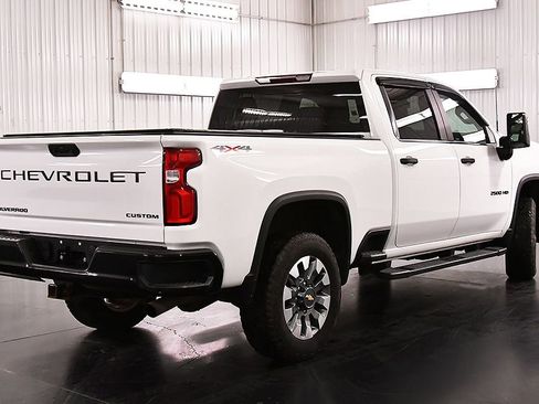 Used 2021 Chevrolet Silverado 2500 Custom w/ Custom Value Package AWD/4WD image 6