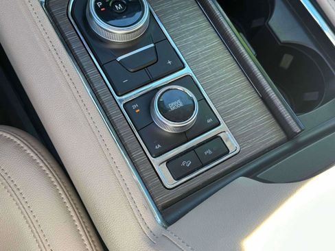 Used 2024 Ford Expedition Limited image 30