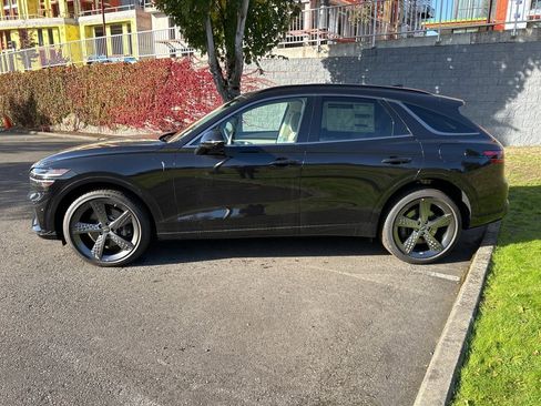 Certified 2025 Genesis GV70 3.5T Sport w/ Sport Advanced Package image 8