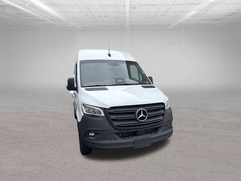 Used 2025 Mercedes-Benz Sprinter 2500 image 13