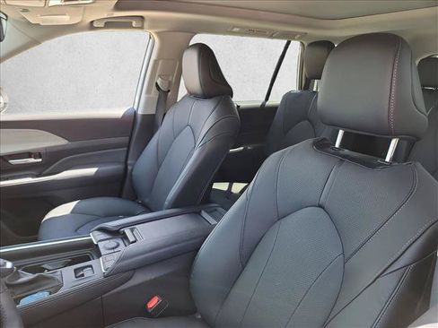 Used 2026 Toyota Grand Highlander FWD image 10