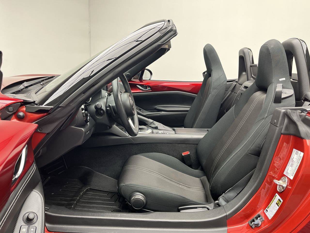 Used 2021 MAZDA MX-5 Miata Club RWD image 3