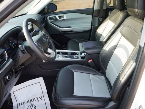 Used 2024 Ford Explorer XLT w/ Equipment Group 202A AWD/4WD image 4
