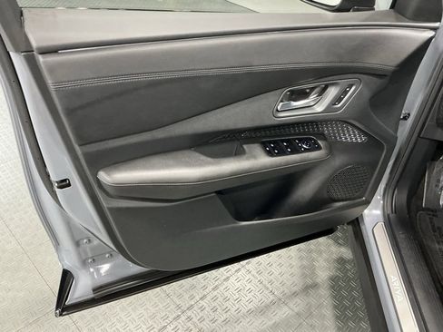 Used 2024 Nissan Ariya FWD image 36