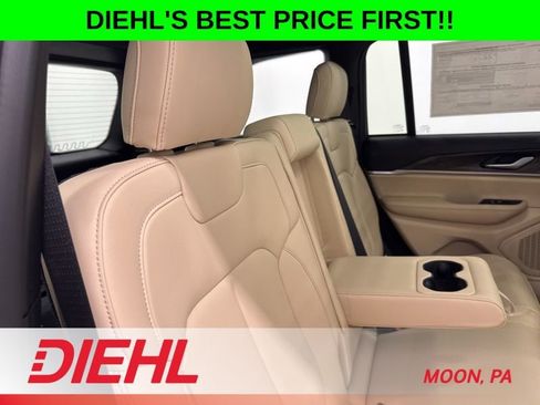 New 2025 Jeep Grand Cherokee Limited w/ Black Appearance Package AWD/4WD image 12
