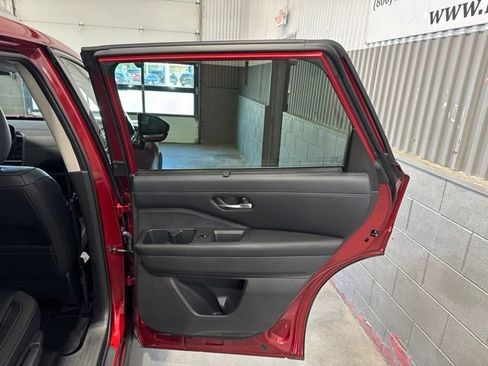 Used 2023 Nissan Pathfinder SL w/ SL Premium Package AWD/4WD image 16