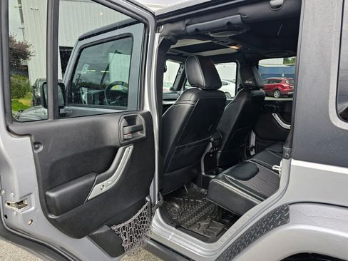 Used 2013 Jeep Wrangler Unlimited Sport AWD/4WD image 10